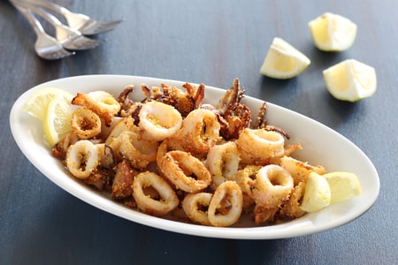 Gebratene Tintenfische mit Heißluftfritteuse