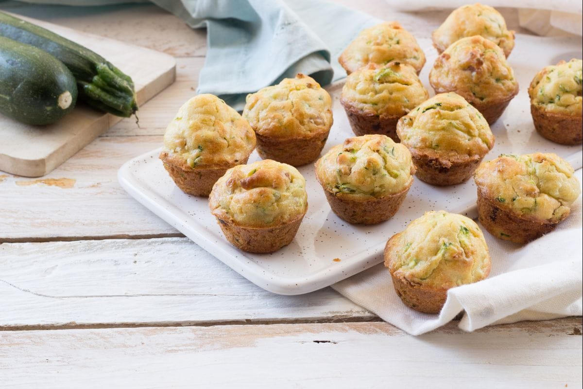 Zucchini- und Wursthäppchen