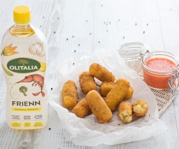 Brotkroketten Cacio e Pepe mit Tomatencoulis