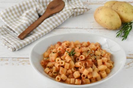 Pasta mit Zwiebeln und Kartoffeln