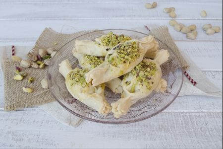 Blätterteig-Bonbons mit Bresaola, Robiola und Pistazien