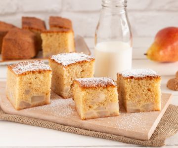 Kuchen mit Birnen und Amaretti