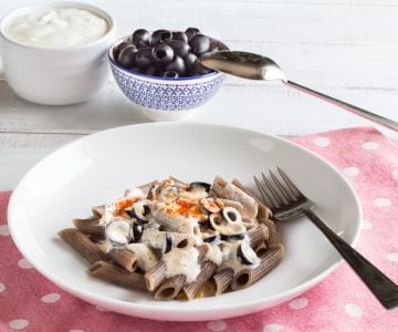 Buchweizen-Penne mit Joghurt und Oliven