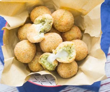 Kartoffel- und Zucchinibällchen mit schmelzendem Kern