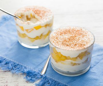 Ricotta-Mousse mit Äpfeln und Zimt