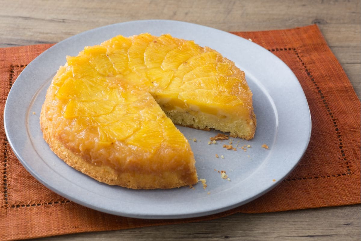Gestürzter Ananaskuchen (einfach und schnell)
