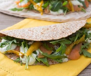 Lachs-Fladenbrot mit Joghurtsoße
