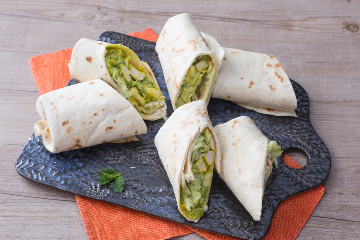 Piadina mit Curry-Hähnchen und Zucchini-Pesto