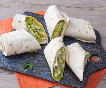 Piadina mit Curry-Hähnchen und Zucchini-Pesto
