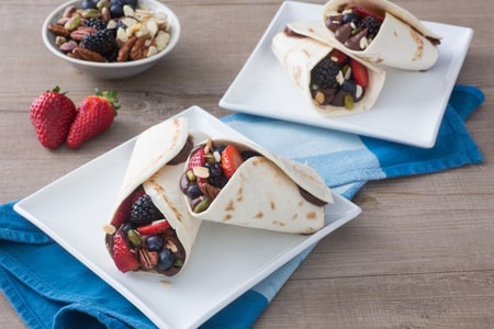 Piadina mit Schokoladencreme und Obst