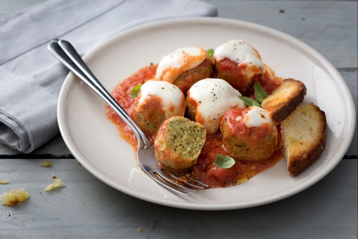Zucchini-Frikadellen nach Pizzaiola-Art