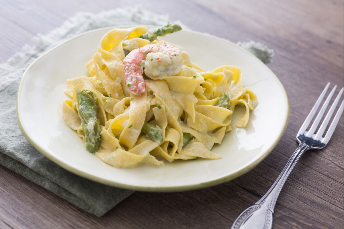 Pappardelle mit Spargel und Garnelen