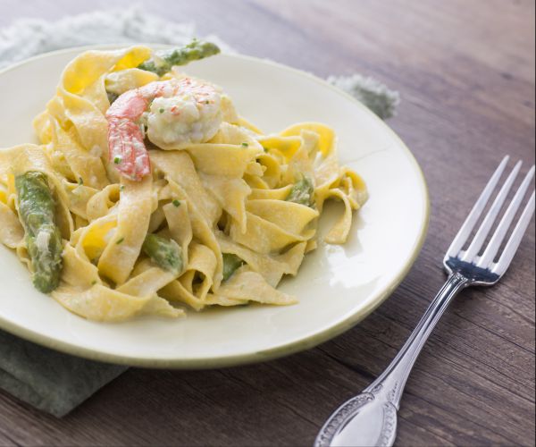 Pappardelle mit Spargel und Garnelen