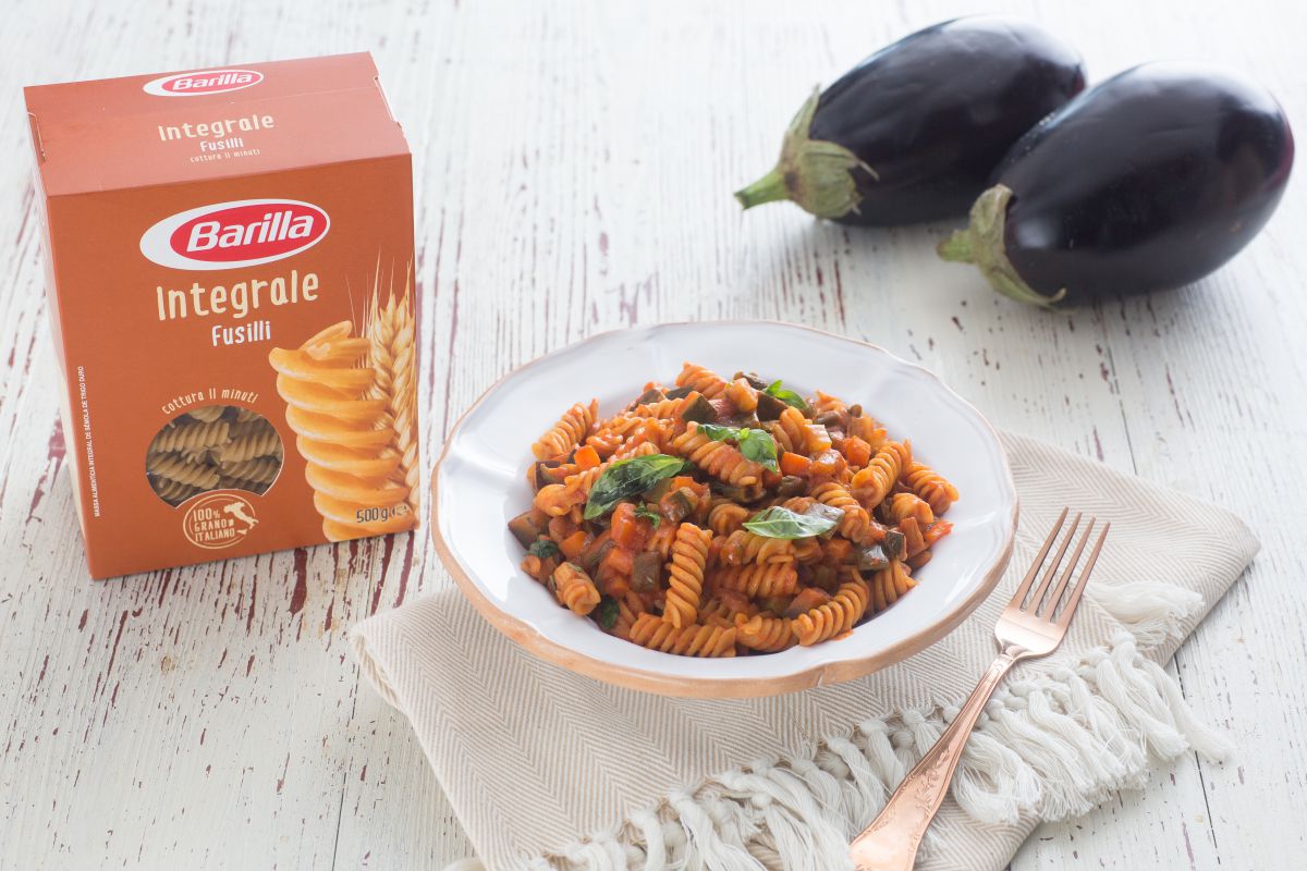 Vollkorn-Fusilli mit Sommergemüseragout