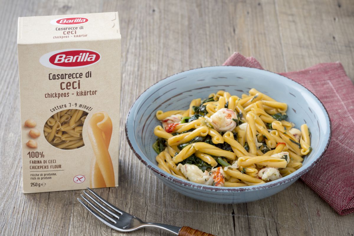 Casarecce aus Hülsenfrüchten mit Garnelen, Spinat und Zitrone
