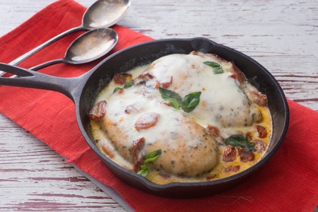 Hähnchenbrust im Ofen mit Tomaten und Mozzarella