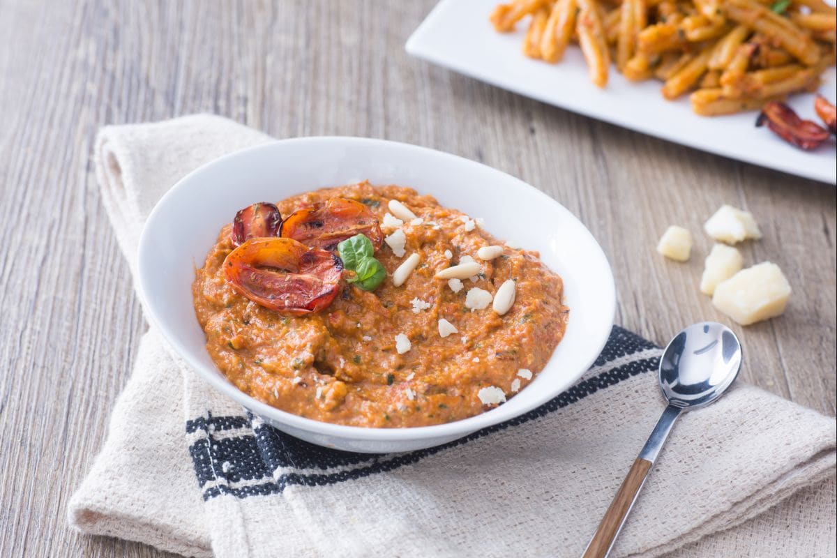Pesto aus gerösteten Tomaten