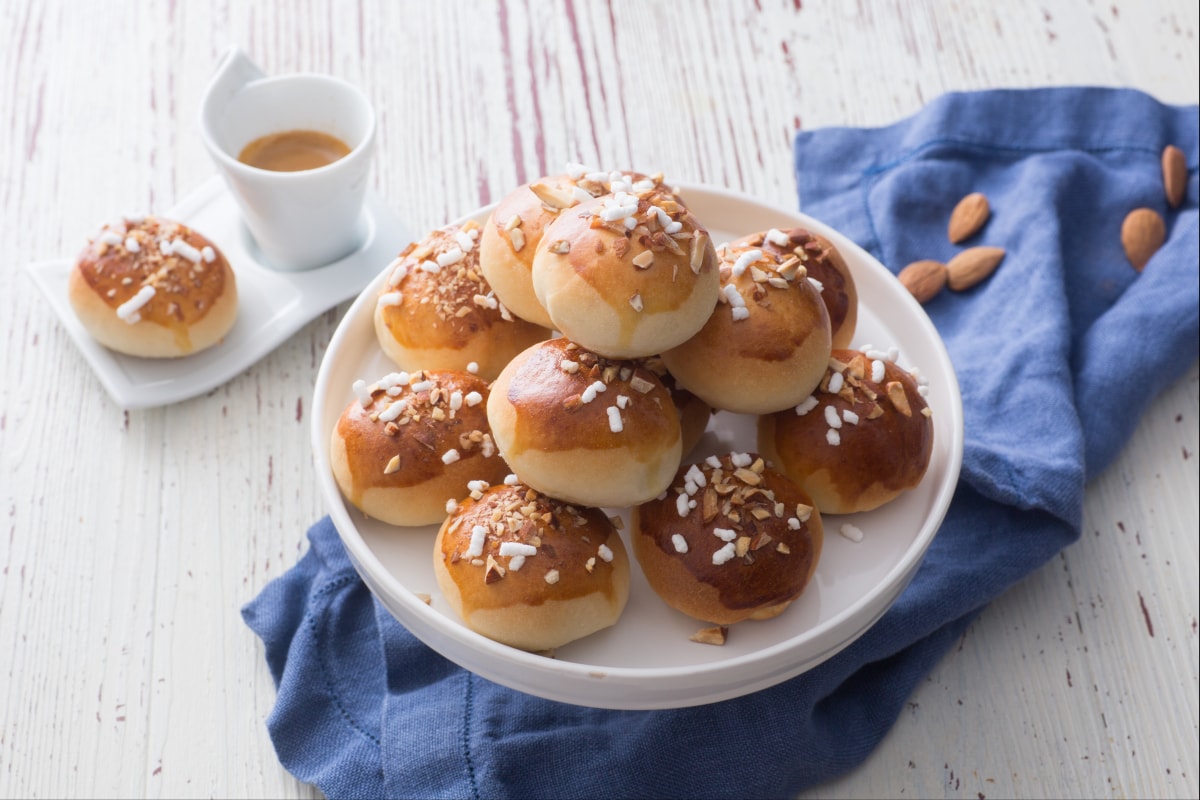 Süße Mandelbrötchen