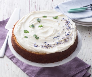 Holunderblütenkuchen mit Frischkäsefrosting