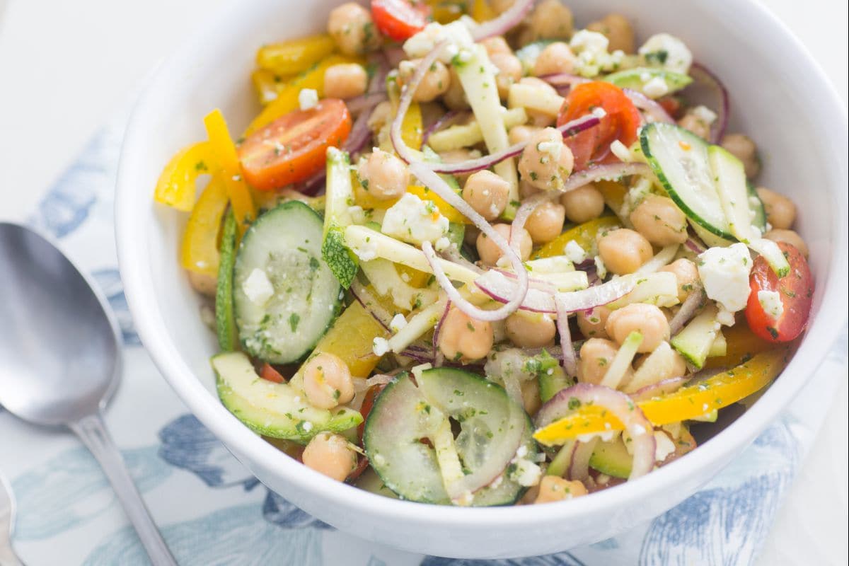 Sommerlicher Kichererbsensalat