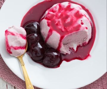Bayerische Creme mit Kirschen