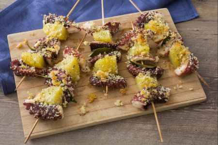 Oktopus- und Kartoffelspieße