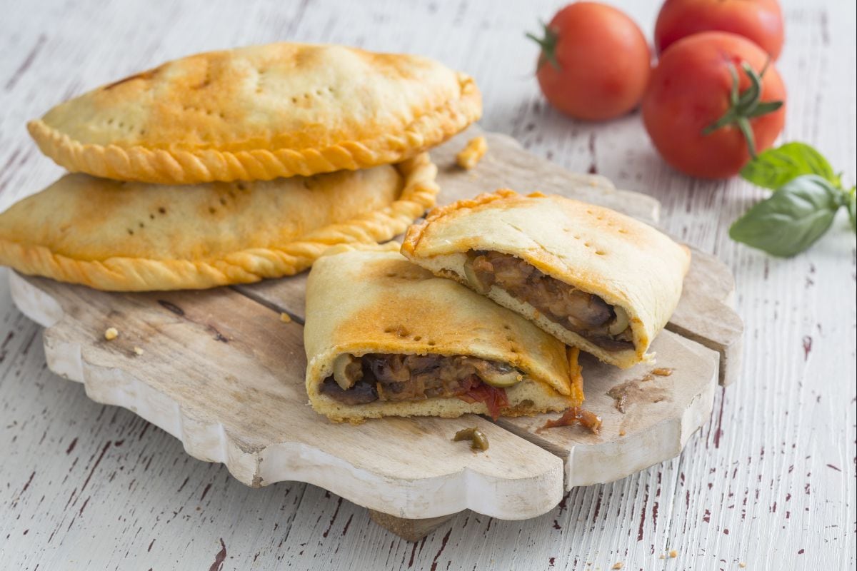 ‘Mpanate gefüllt mit Caponata