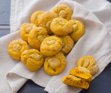 Weiche Kekse mit Äpfeln und Kurkuma