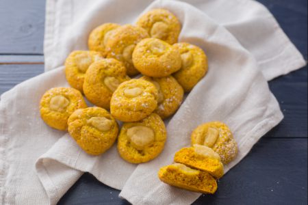 Weiche Kekse mit Äpfeln und Kurkuma