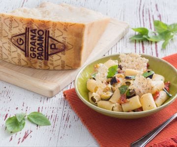 Pasta mit Auberginen und Grana Padano Chips
