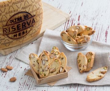 Cantucci mit Grana Padano und Trockenfrüchten