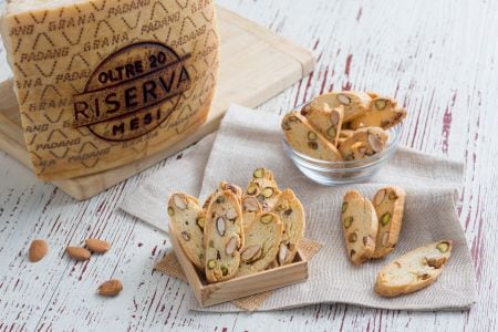 Cantucci mit Grana Padano und Trockenfrüchten