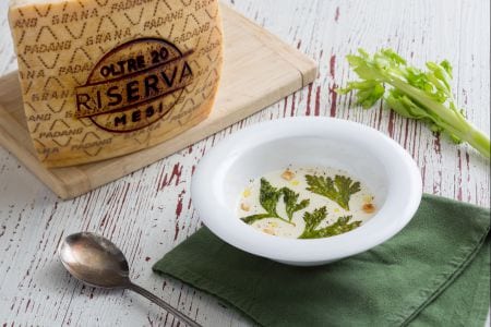 Süppchen aus Grana Padano und Sellerie