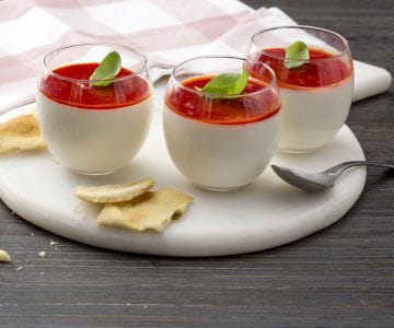 Panna cotta mit Tomatencoulis