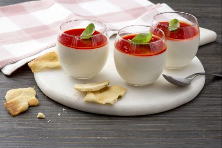 Panna cotta mit Tomatencoulis