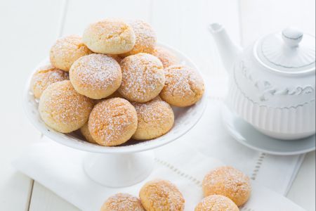 Kokosplätzchen mit weißer Schokoladenfüllung
