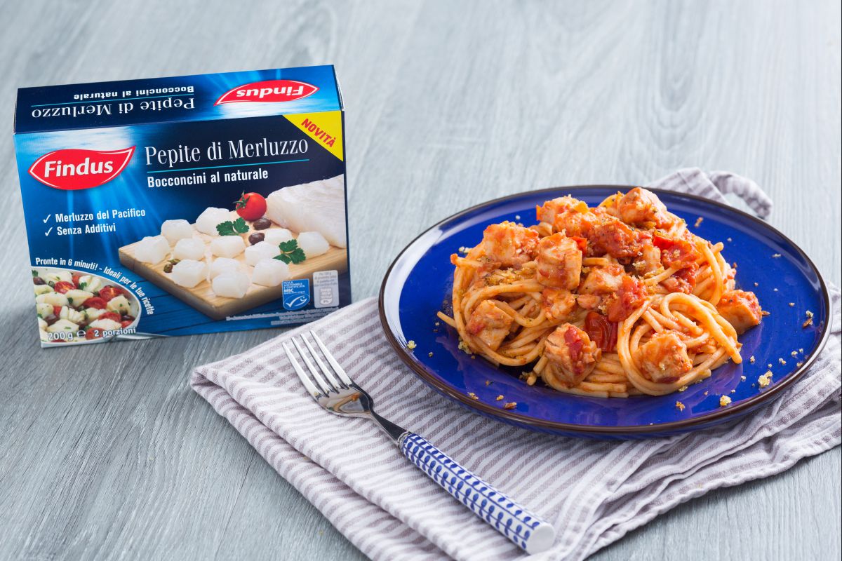 Spaghetti mit Kabeljau-Sauce und Kräuterbrot