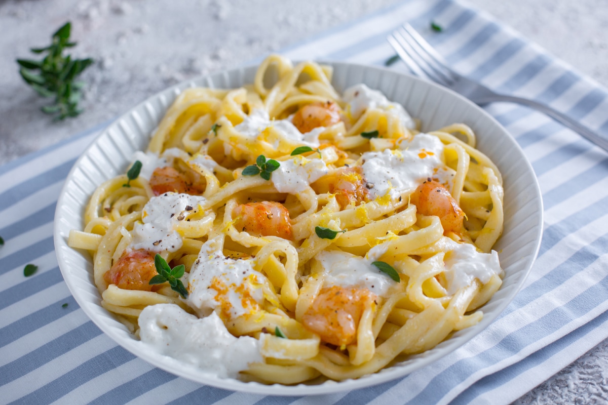 Scialatielli mit Zitrone, Büffelmozzarella und Garnelen