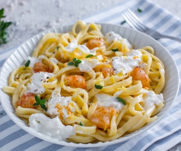 Scialatielli mit Zitrone, Büffelmozzarella und Garnelen