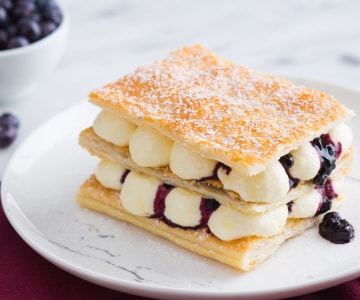 Blätterteigtorte mit Heidelbeeren