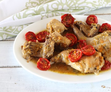 Kaninchen mit Bier und confierten Tomaten