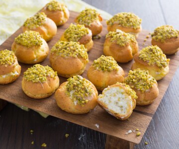 Windbeutel mit Ricotta-Pistazien-Creme