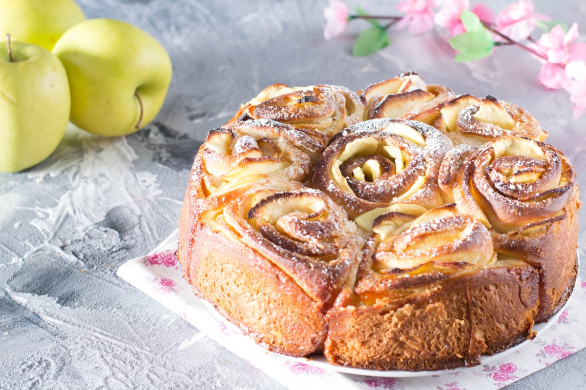 Rosenkuchen mit Äpfeln