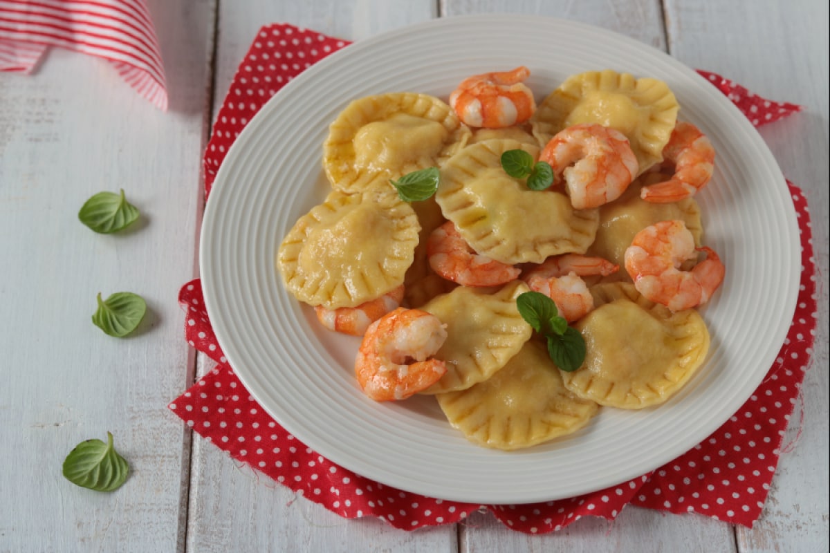 Ravioli gefüllt mit Kartoffeln und Garnelen