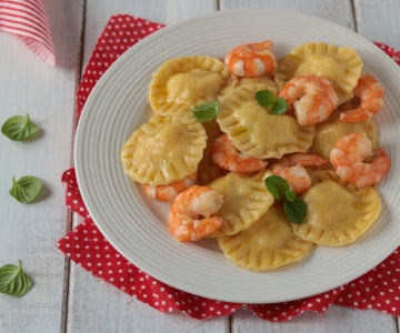 Ravioli gefüllt mit Kartoffeln und Garnelen