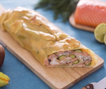 Strudel mit Lachs, Steinpilzen und Zucchiniblüten