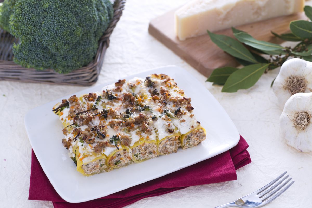 Cannelloni mit Brokkolicreme, Ricotta und würzigem Ragout