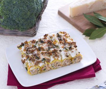 Cannelloni mit Brokkolicreme, Ricotta und würzigem Ragout