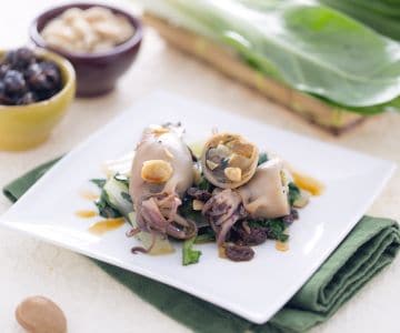 Gefüllte Tintenfische mit Mangold, Rosinen und Mandeln
