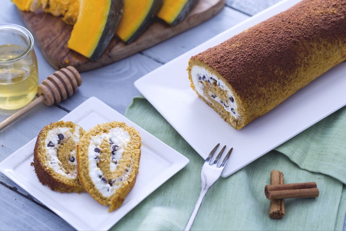 Kürbisrolle mit Ricotta und Schokoladenstückchen
